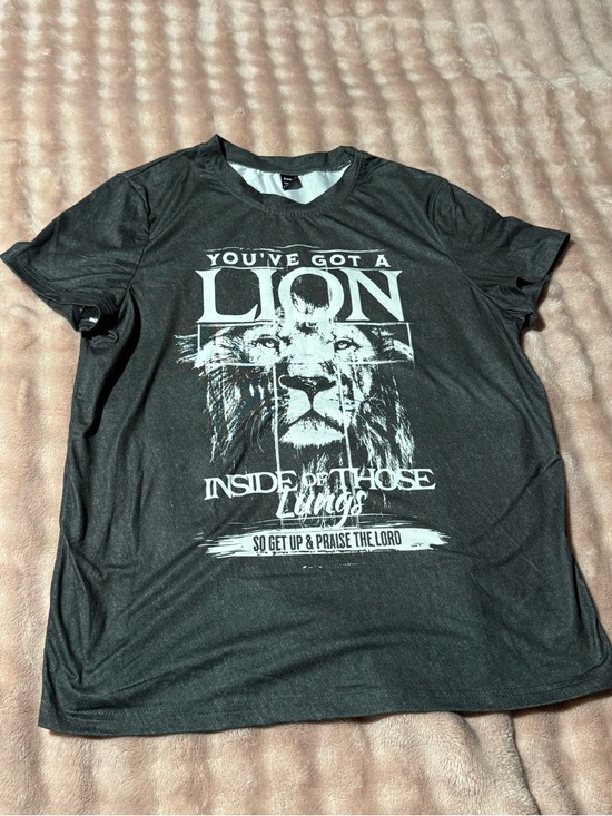 SHEIN Tops - SHEIN Black Graphic Lion Crewneck Tee